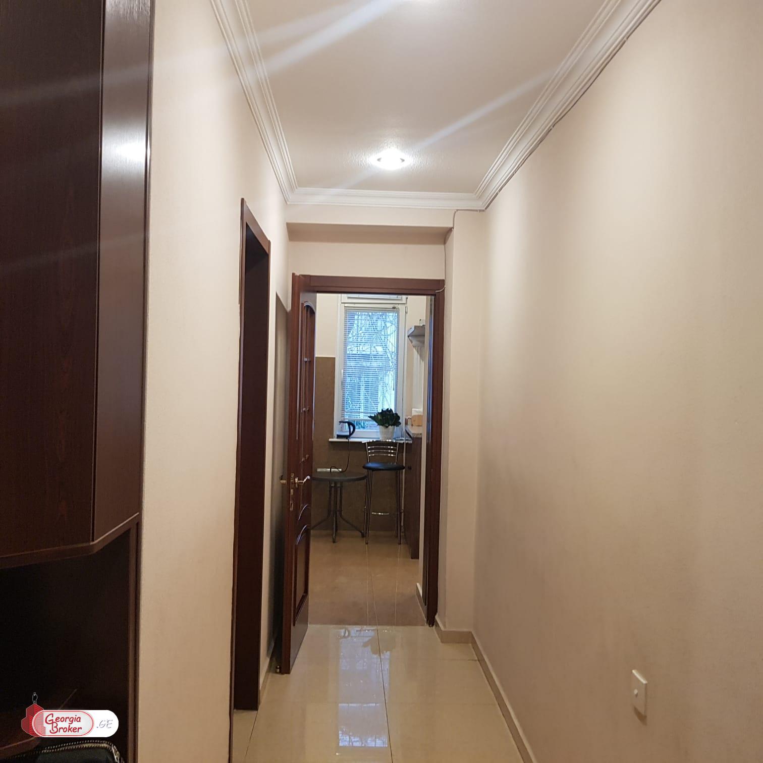 продается квартира с новым ремонтом 3-комнаты